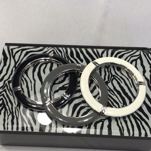 Set of 3 Kiam Family bracelets in blk, gray, white